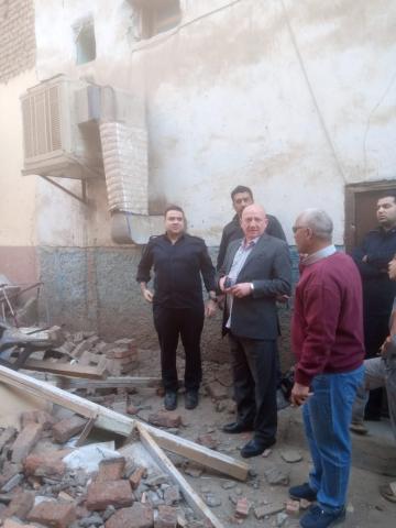 سكرتير مساعد أسوان يتفقد موقع الإنهيار الجزئى