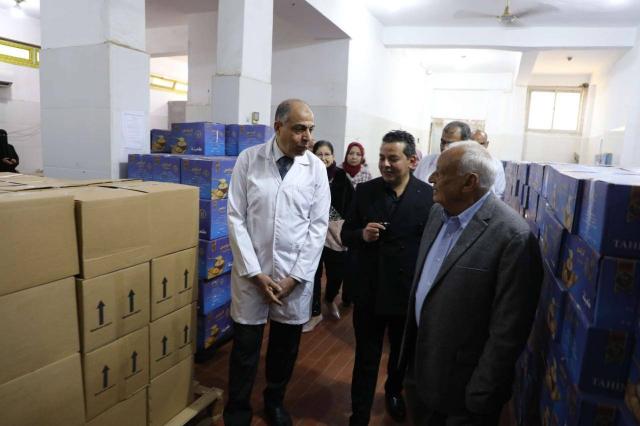 محافظ المنيا يتفقد مشروعات صناعية بمركز سمالوط