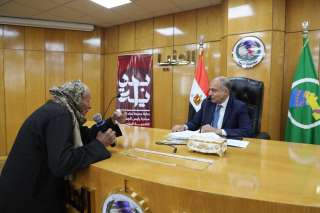 خلال لقائه مع مواطني أبوقرقاص..محافظ...