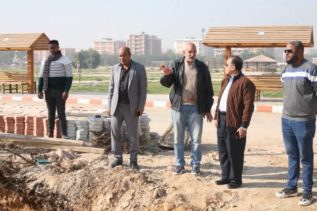 رئيس جامعة جنوب الوادى يتابع المشروعات التطويرية