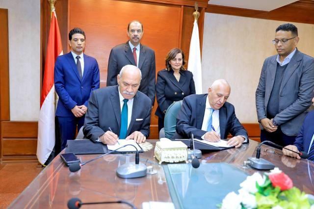 توقيع العقود