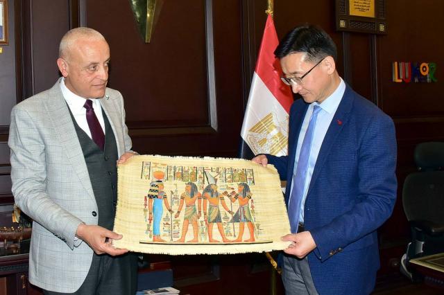 محافظ الأقصر يستقبل وفدا من مقاطعة قوانغدونغ