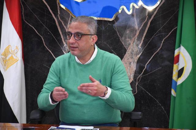 محافظ الفيوم خلال الاجتماع