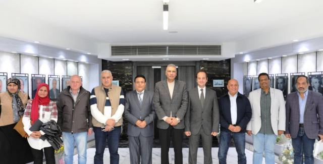 محافظ أسوان ووفد مجموعة المغربي للحلول البيئية