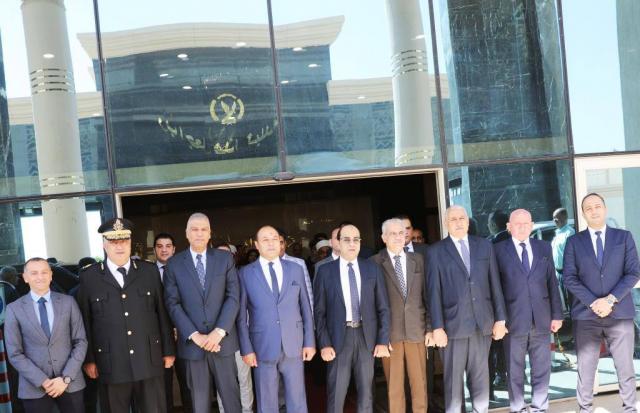 محافظ أسوان يهنيء مدير الأمن بمناسبة عيد الشرطة