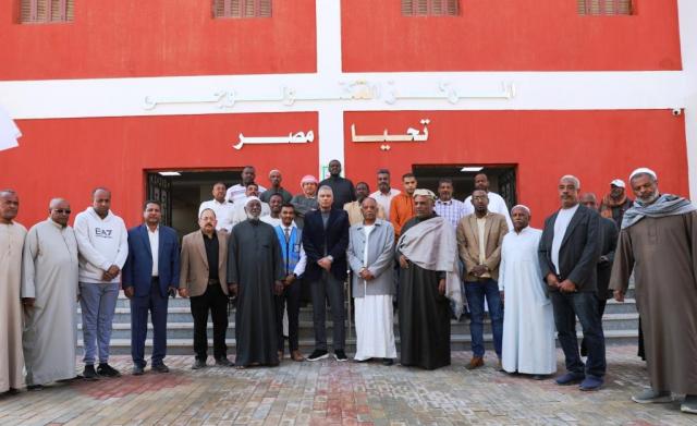 محافظ أسوان يتفقد عددا من مشروعات حياة كريمة