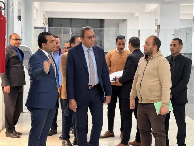 محافظ قنا يتفقد المركز التكنولوجي بالديوان العام