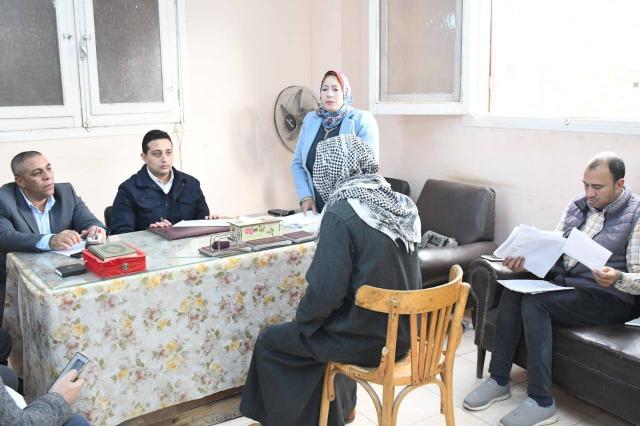 نائب محافظ الفيوم يبحث مشاكل المواطنين