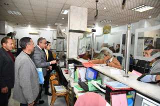 خلال زيارة مفاجئة.. محافظ الفيوم...