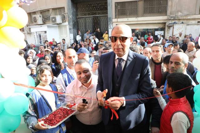 محافظ المنيا يفتتح منفذا للسلع الغذائية