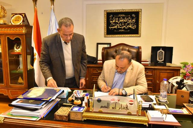 محافظ أسيوط يعتمد النتيجة