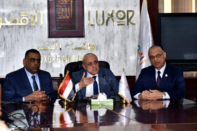 محافظ الأقصر يعلن تحضيرات حفل جائزة AFASU الذهبية