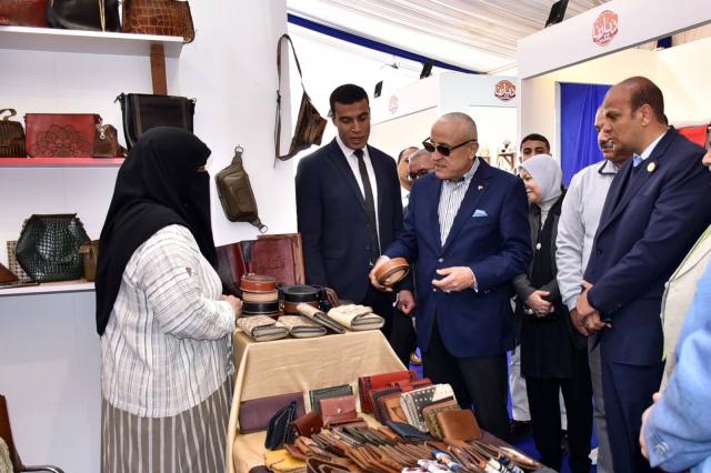 . محافظ الأقصر يفتتح معرض "ديارنا" للحرف اليدوية