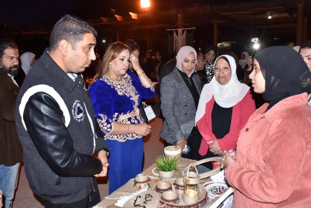 نائب محافظ الأقصر يفتتح معرض الحرف اليدوية