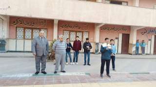 إحالة مدير ووكيل مدرسة  للتحقيق...