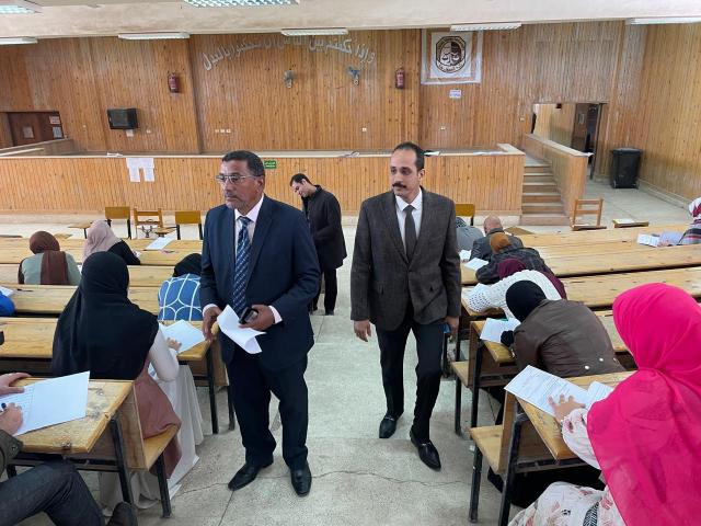 جانب من الامتحانات