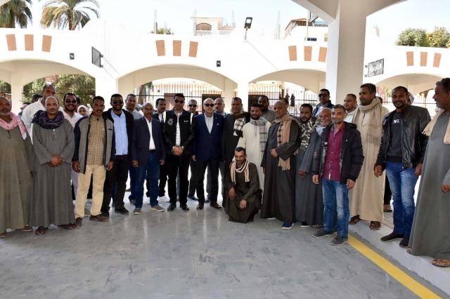 محافظ الأقصر يفتتح موقف القرنة الجديد