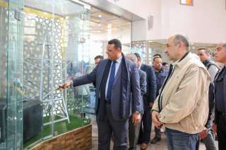 وزير قطاع الأعمال العام يزور”مصر...