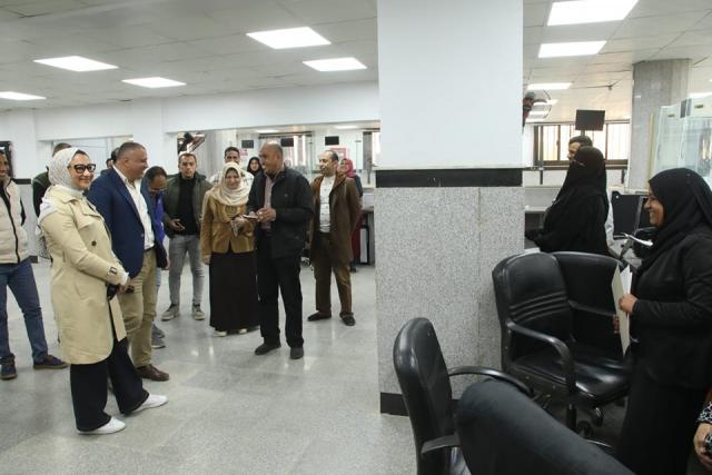 نائب محافظ الوادي الجديد تتفقد "المركز التكنولوجي"