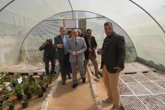 محافظ أسيوط يفتتح الصوب الزراعية