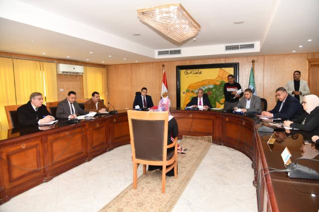 اجتماع محافظ الفيوم مع المواطن