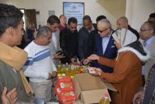 محافظ الأقصر يتفقد  مقر...