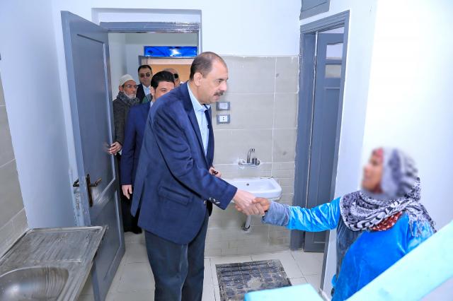 محافظ سوهاج يسلم 20 منزل بنجع عرب