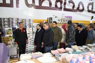 محافظ الفيوم يفتتح معرض حزب...