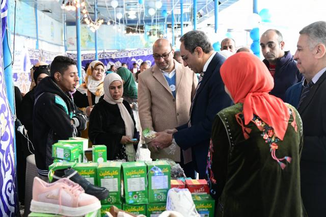محافظ قنا يفتتح المعرض التسويقي الثاني