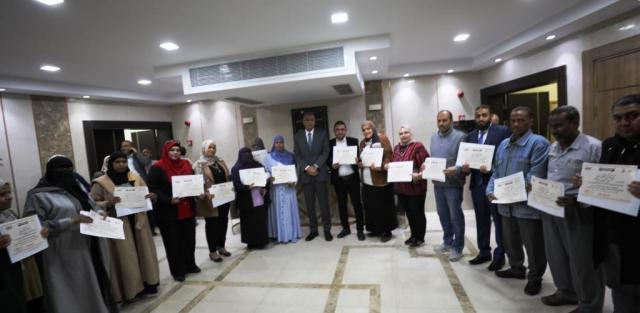 محافظ أسوان يكرم فريق عمل منظومة الشكاوى الحكومية