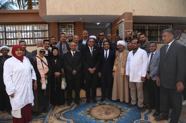 محافظ قنا يفتتح الوحدة البيطرية بقرية البراهمة