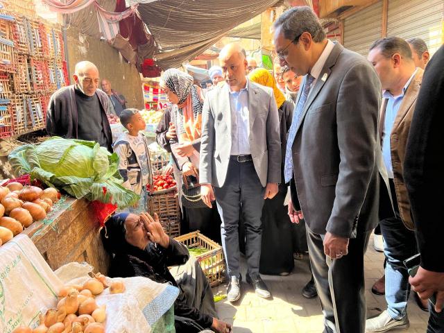 جولة محافظ قنا