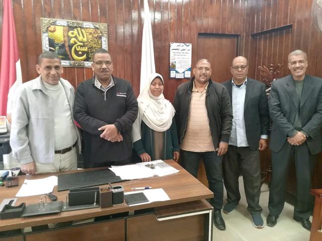“مدير تعليم قوص“ يكرم فريق أمن الإدارة
