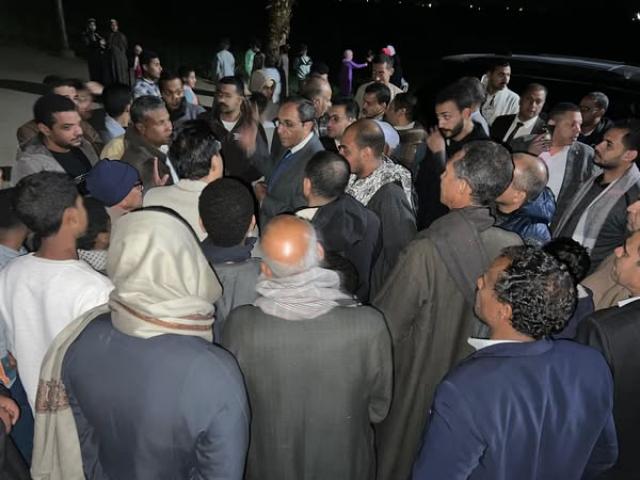 محافظ قنا يبحث مشاكل أهالي الوقف