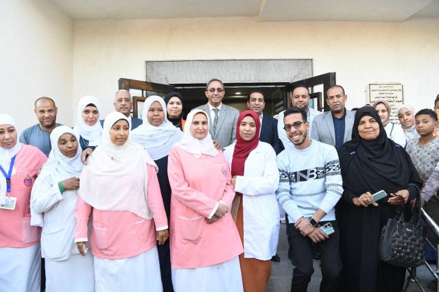 محافظ قنا يفتتح مركز طب الأسرة بقرية جراجوس