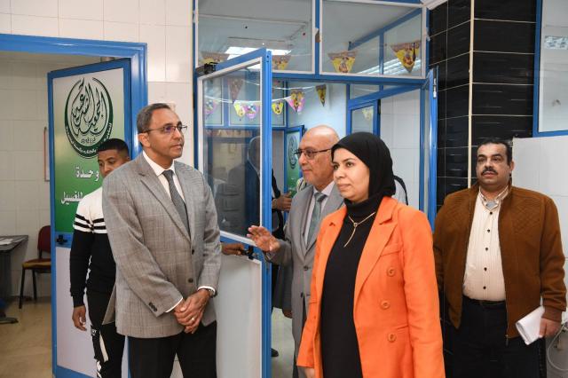 محافظ قنا يتفقد المركز الطبي للجمعية الشرعية بقوص