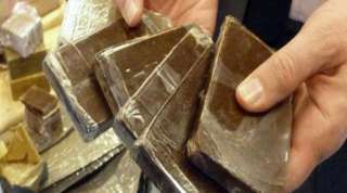 حبس 4 طلاب بتهمة حيازة...