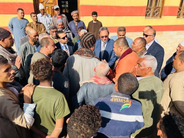 محافظ قنا يفتتح مشروعات تنموية وخدمية بنجع حمادي