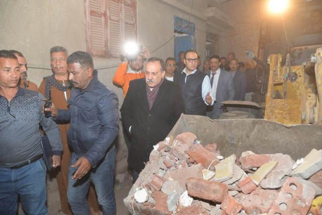 المحافظ في موقع الحدث