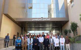 محافظ أسوان يتابع إجراء عملية...