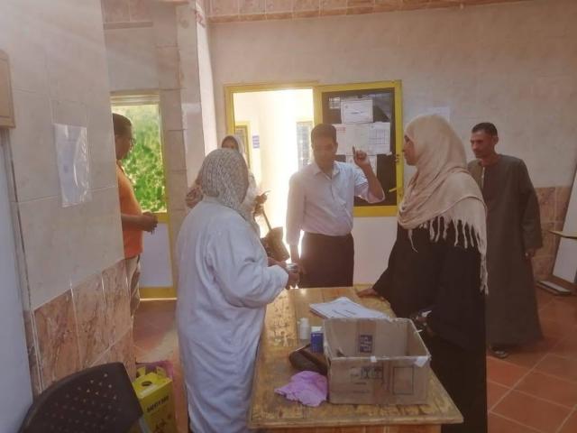 وكيل صحة الأقصر يتفقد وحدة العديسات