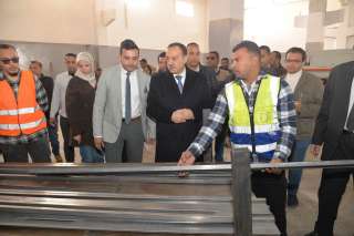 محافظ أسيوط يتفقد مصنع الشركة...