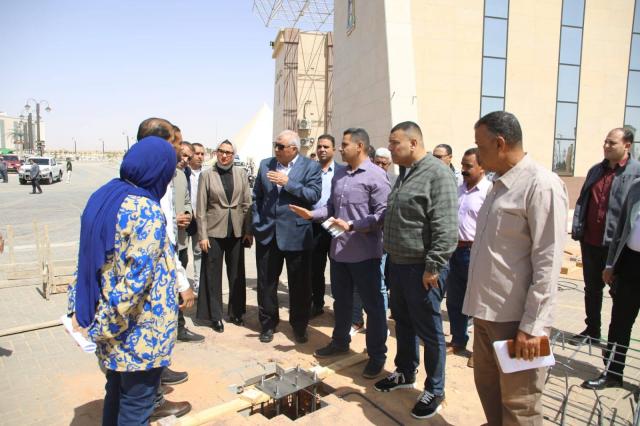 محافظ الوادي الجديد يتفقد مشروعات التطوير