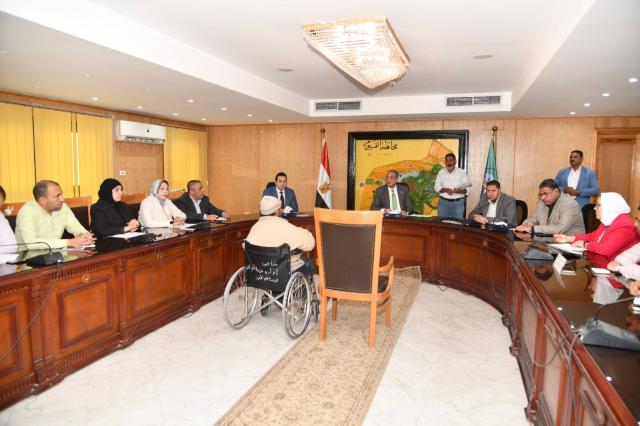 محافظ الفيوم يواصل لقاءاته الدورية لخدمة المواطنين