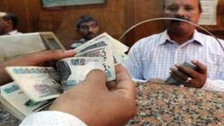 وزير المالية :صرف مرتبات يوليو...