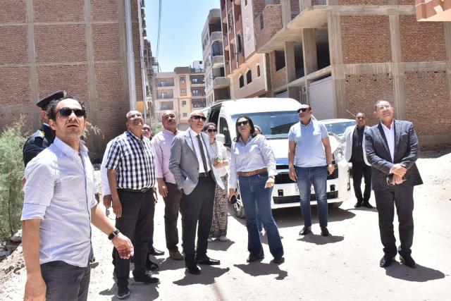 محافظ الأقصر يتفقد أعمال المرافق والخدمات بحوض ١٨
