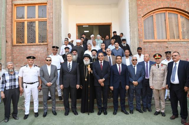 محافظ قنا يزور مطرانية قوص