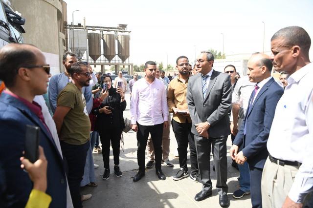 محافظ قنا يتفقد صومعة الترامسة