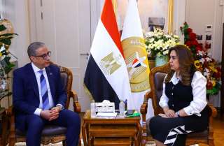 وزيرة التنمية المحلية تتابع مع...