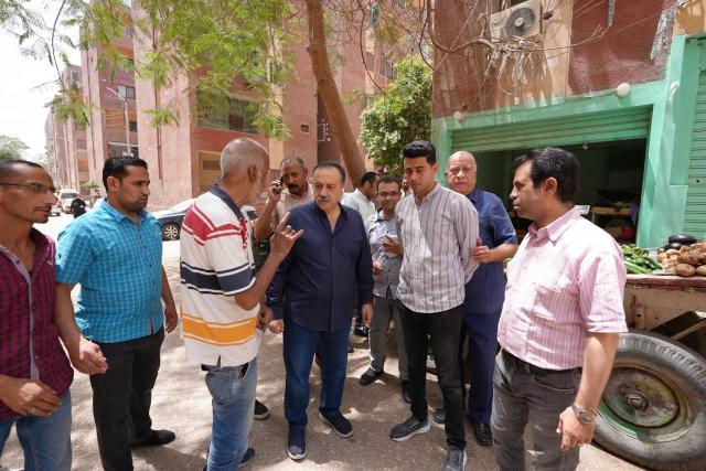 محافظ أسيوط يتفقد منطقة مساكن عزبة السجن